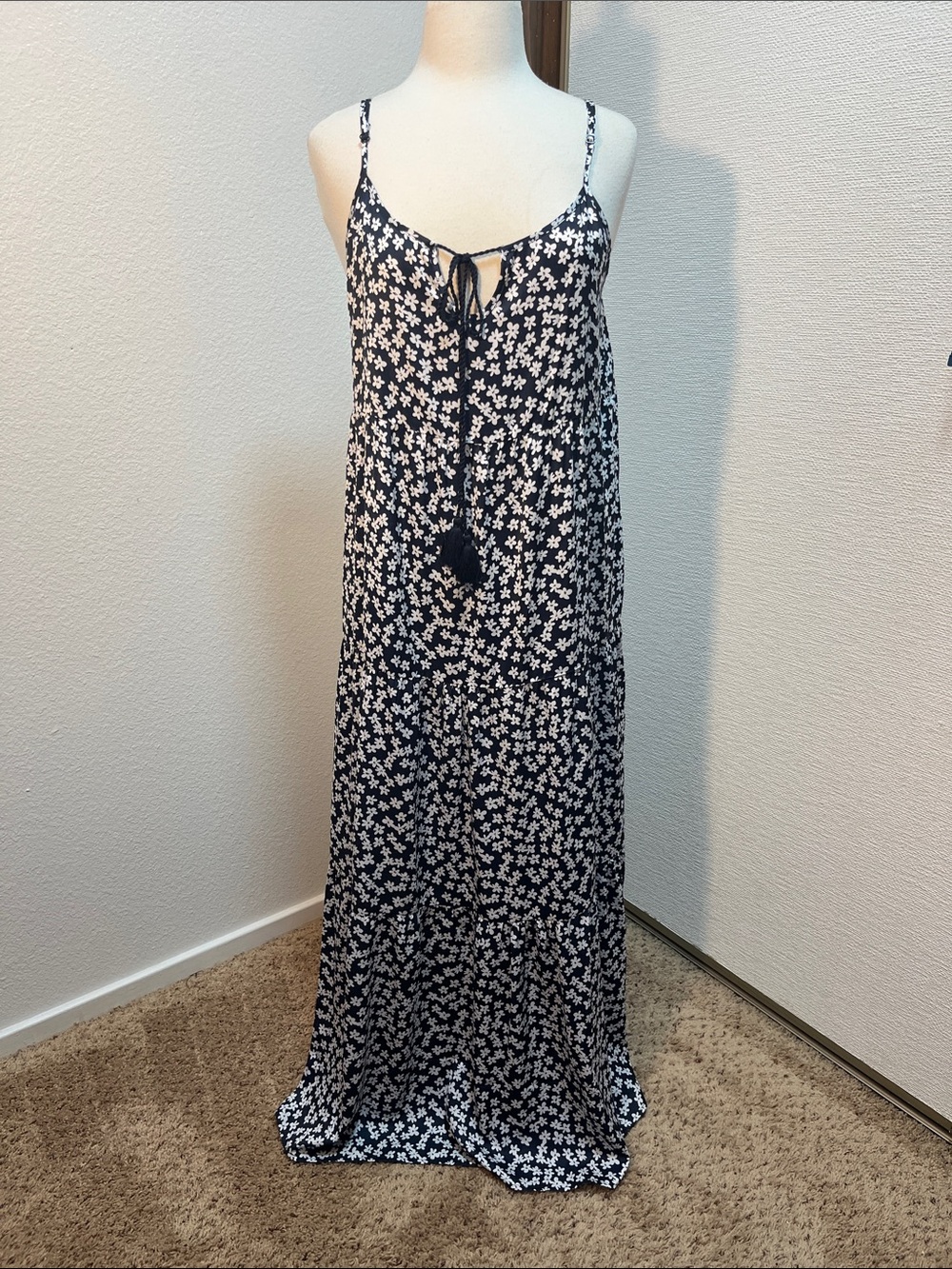 Lularoe Navy White Floral Maxi Dress Tassel Tie Sleeveless NWOT Size [Size L] - Picture 2 of 10